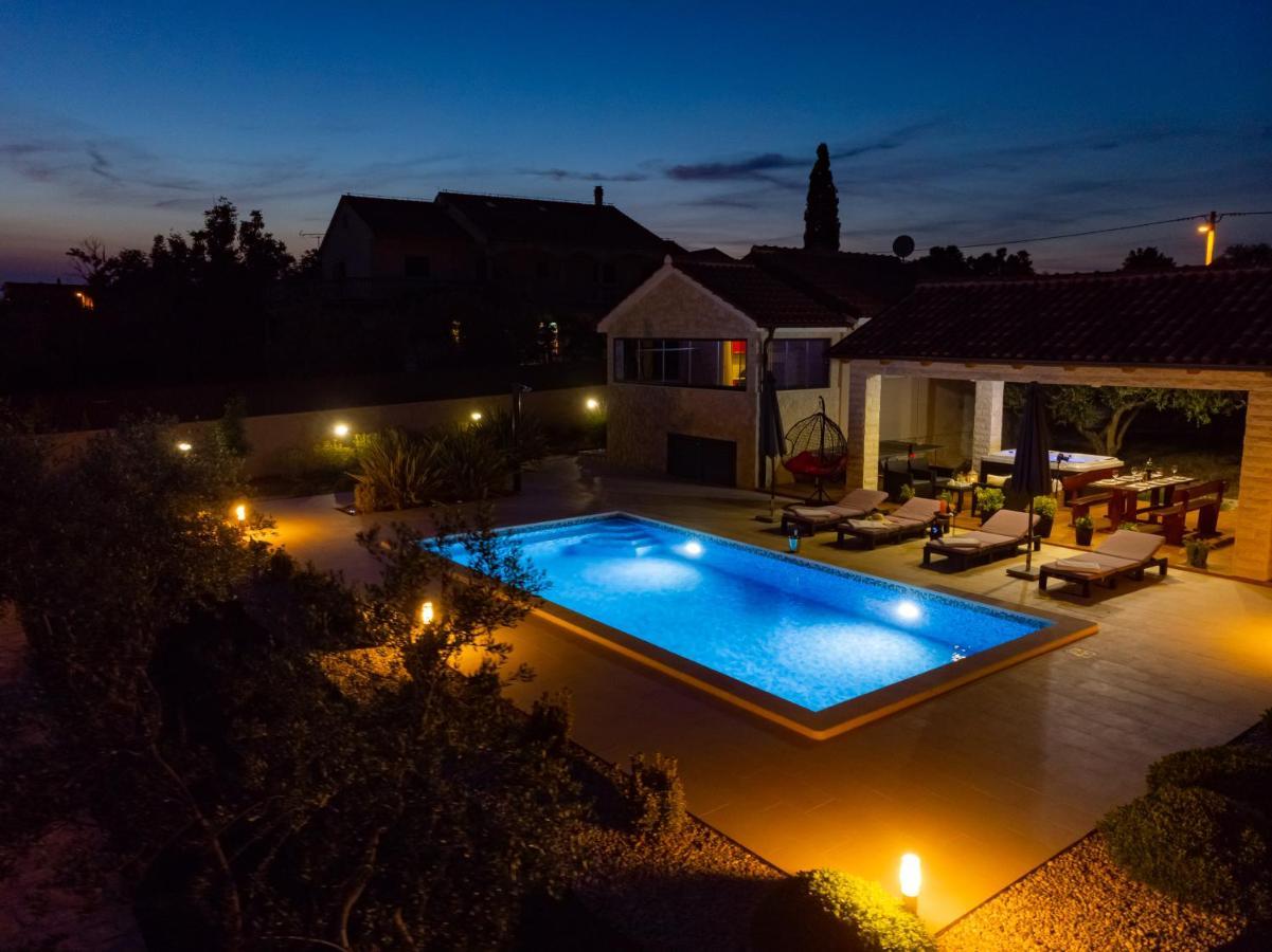 Villa Lorema-Pet Friendly On 5000 Sqm Garden,Pool, Jacuzzi, Billiard&Ps5 Sveti Filip i Jakov Zewnętrze zdjęcie