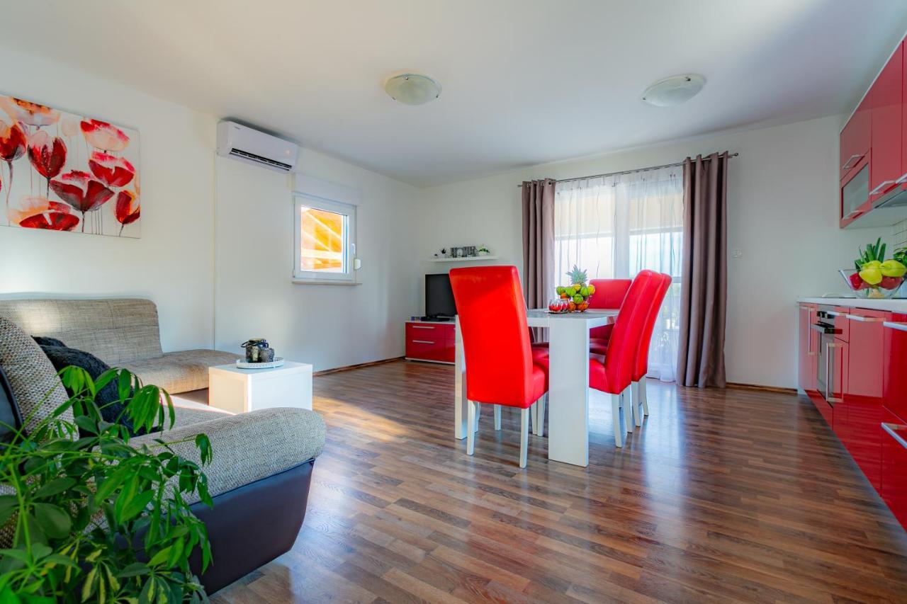 Villa Lorema-Pet Friendly On 5000 Sqm Garden,Pool, Jacuzzi, Billiard&Ps5 Sveti Filip i Jakov Zewnętrze zdjęcie