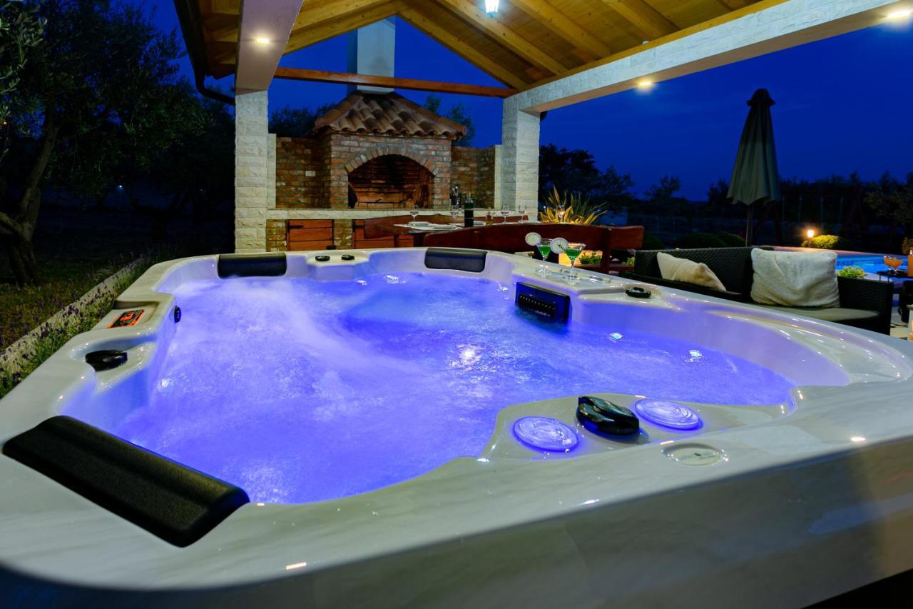Villa Lorema-Pet Friendly On 5000 Sqm Garden,Pool, Jacuzzi, Billiard&Ps5 Sveti Filip i Jakov Zewnętrze zdjęcie
