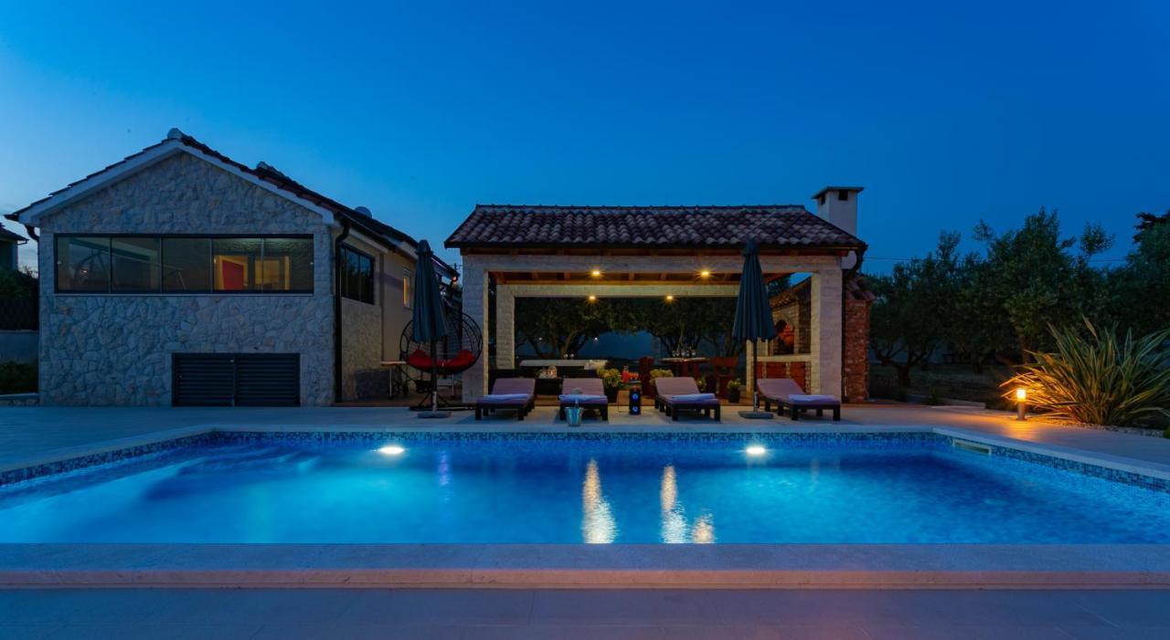 Villa Lorema-Pet Friendly On 5000 Sqm Garden,Pool, Jacuzzi, Billiard&Ps5 Sveti Filip i Jakov Zewnętrze zdjęcie