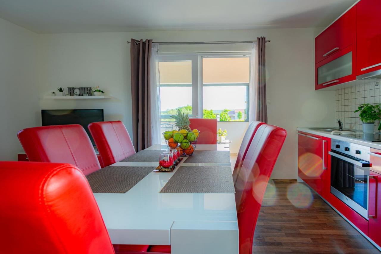 Villa Lorema-Pet Friendly On 5000 Sqm Garden,Pool, Jacuzzi, Billiard&Ps5 Sveti Filip i Jakov Zewnętrze zdjęcie