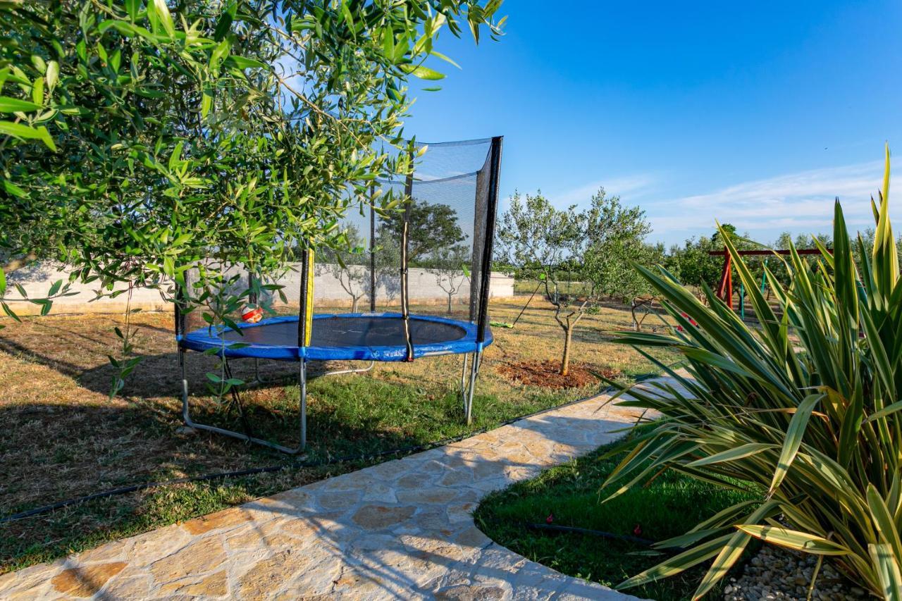 Villa Lorema-Pet Friendly On 5000 Sqm Garden,Pool, Jacuzzi, Billiard&Ps5 Sveti Filip i Jakov Zewnętrze zdjęcie