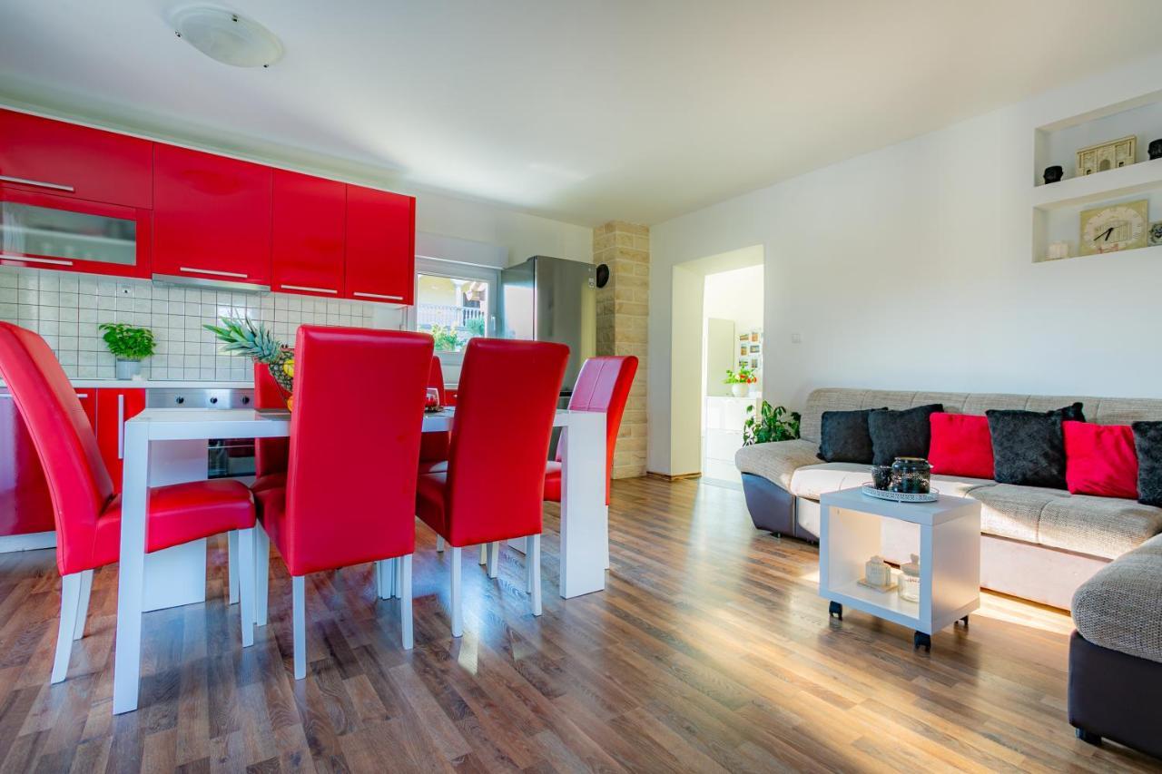 Villa Lorema-Pet Friendly On 5000 Sqm Garden,Pool, Jacuzzi, Billiard&Ps5 Sveti Filip i Jakov Zewnętrze zdjęcie