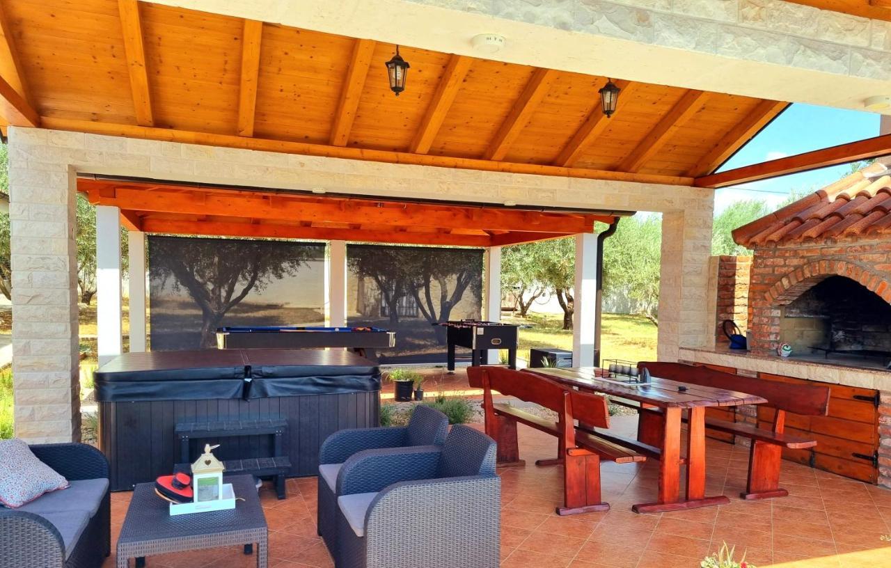 Villa Lorema-Pet Friendly On 5000 Sqm Garden,Pool, Jacuzzi, Billiard&Ps5 Sveti Filip i Jakov Zewnętrze zdjęcie